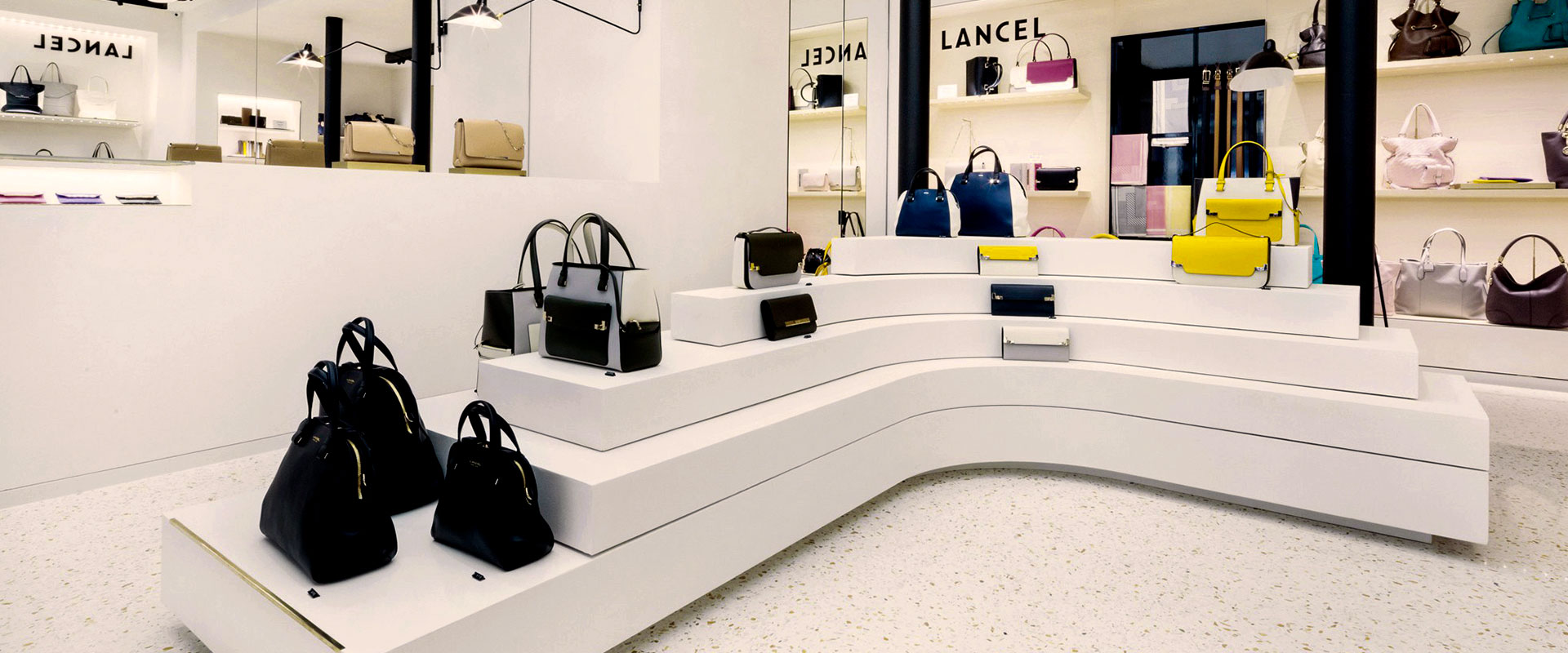 AGGLOTECH-progetto-lancel-store-slider-5 AGGLOTECH-progetto-lancel-store-slider-5